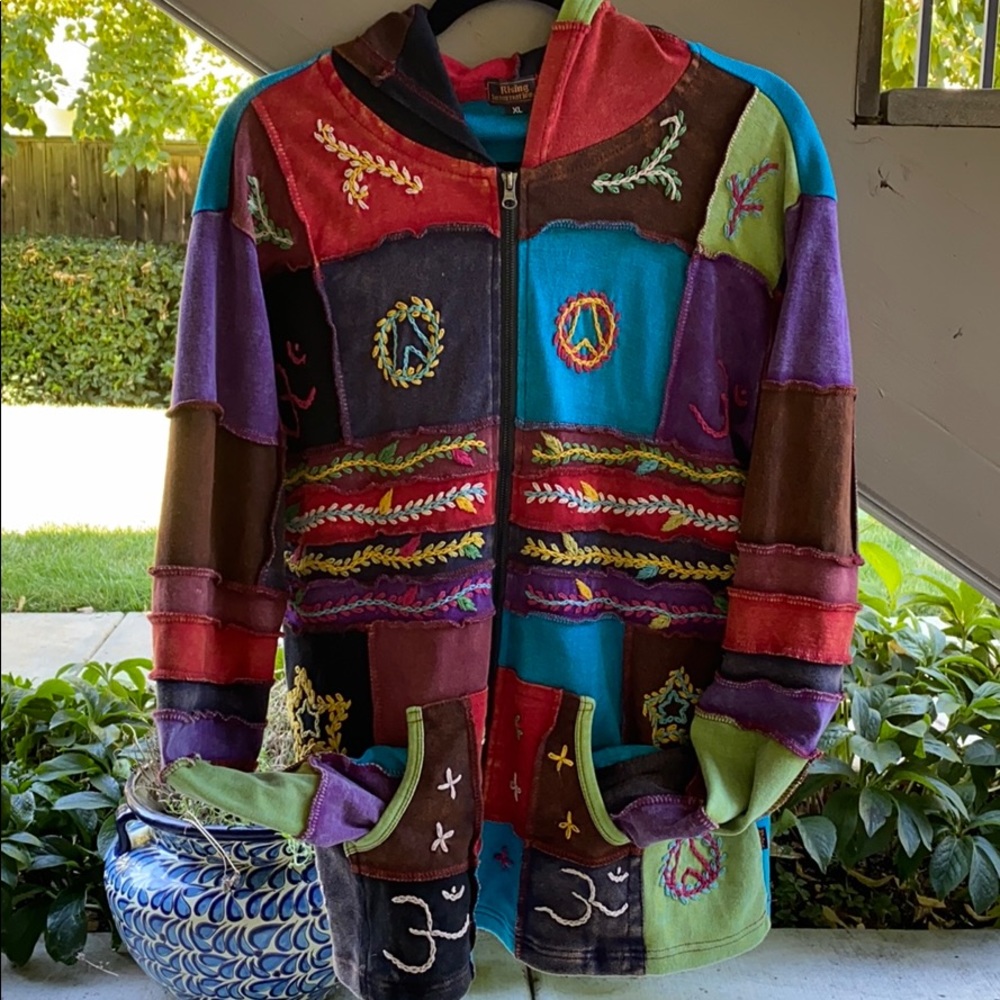 RISING INTERNATIONAL SWEATER